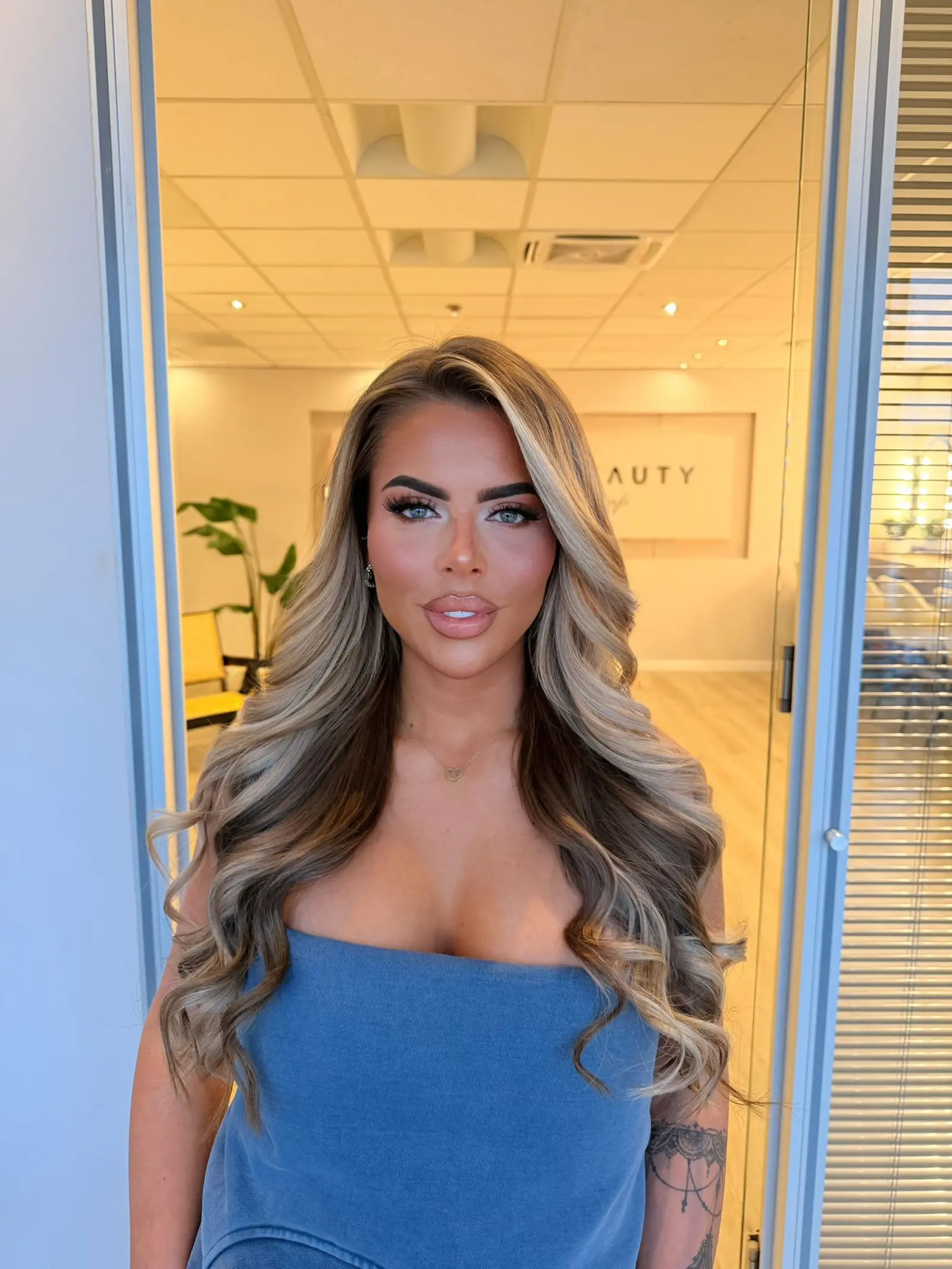 Bruidsstyling blond highlights — Aaniytah Beauty salon
