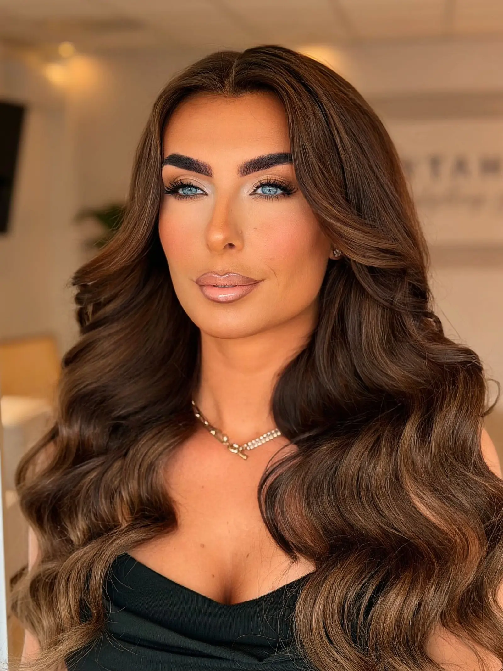 Glam bruidsmakeup met volle golven — Rotterdam